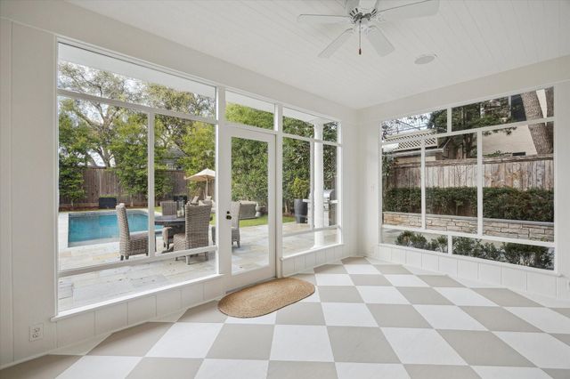 2440 Inwood Drive, Houston, TX 77019