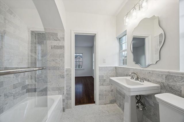 2440 Inwood Drive, Houston, TX 77019