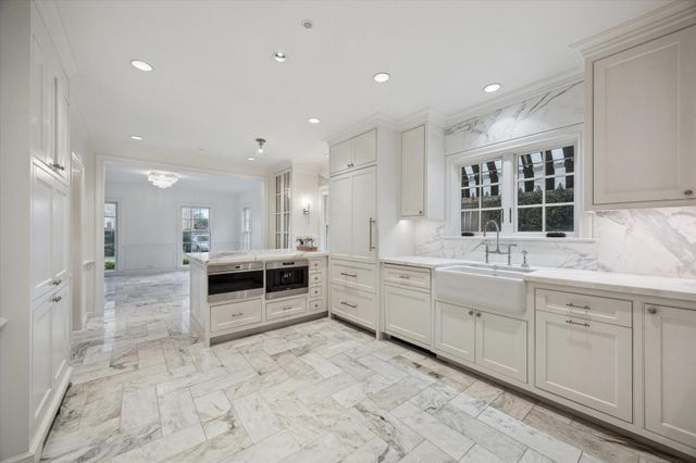 2440 Inwood Drive, Houston, TX 77019