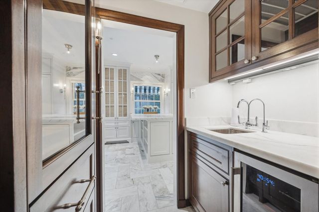 2440 Inwood Drive, Houston, TX 77019