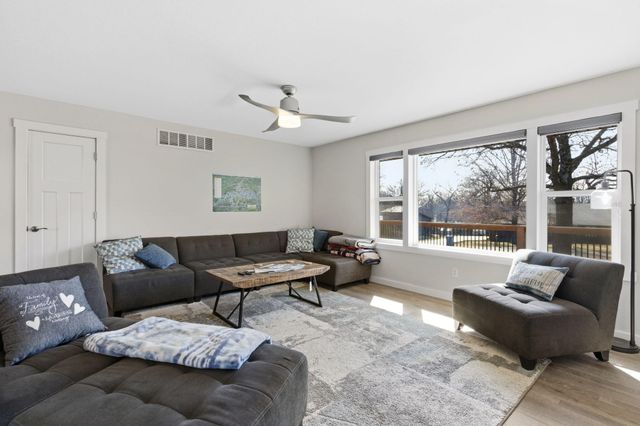 120 Oak Drive, Kimberling City, MO 65686