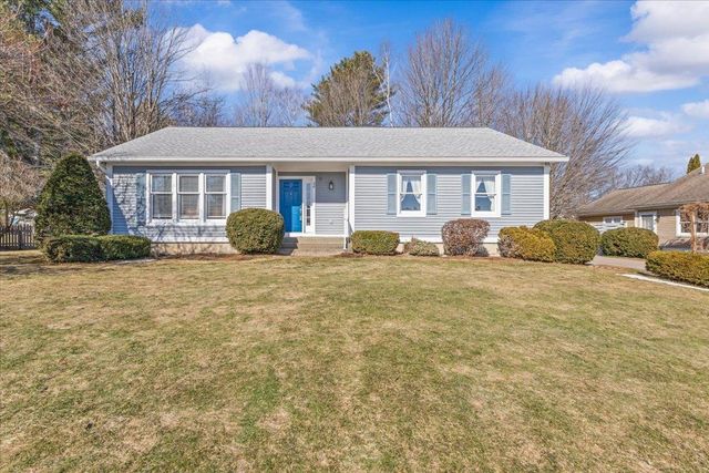 26 Cabot Drive, Essex, VT 05452