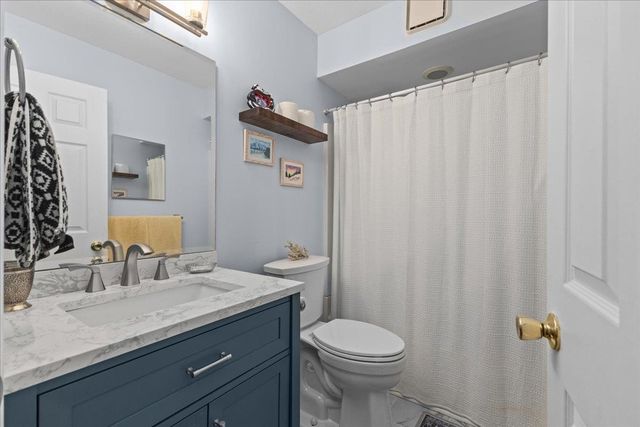 26 Cabot Drive, Essex, VT 05452