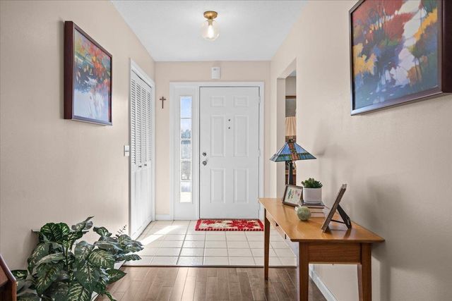 26 Cabot Drive, Essex, VT 05452