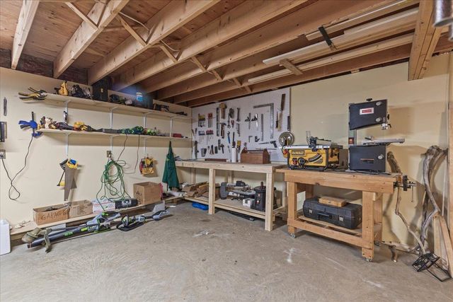 26 Cabot Drive, Essex, VT 05452