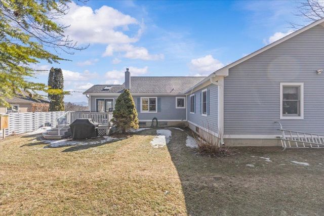 26 Cabot Drive, Essex, VT 05452