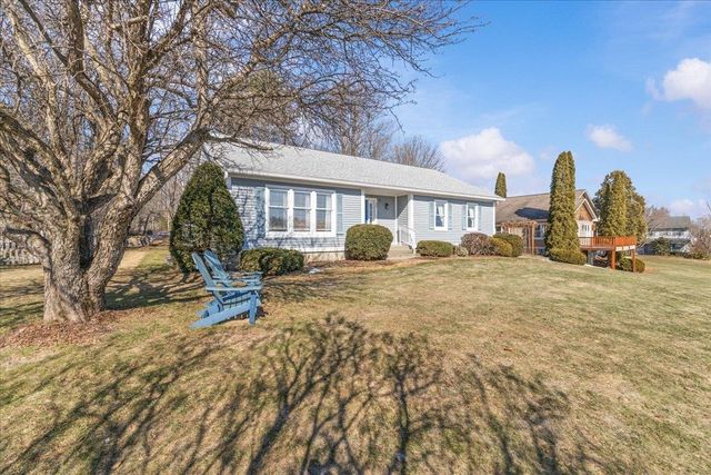 26 Cabot Drive, Essex, VT 05452