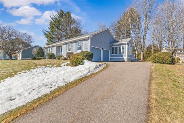 26 Cabot Drive, Essex, VT 05452