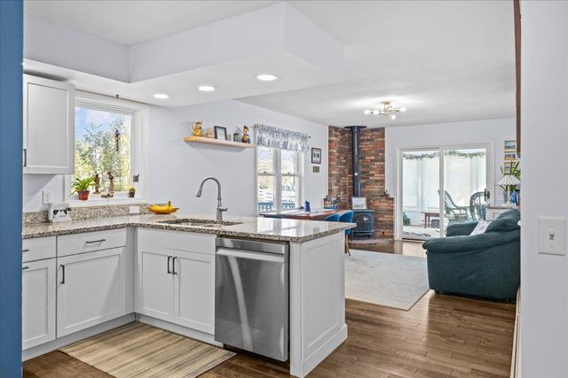 26 Cabot Drive, Essex, VT 05452