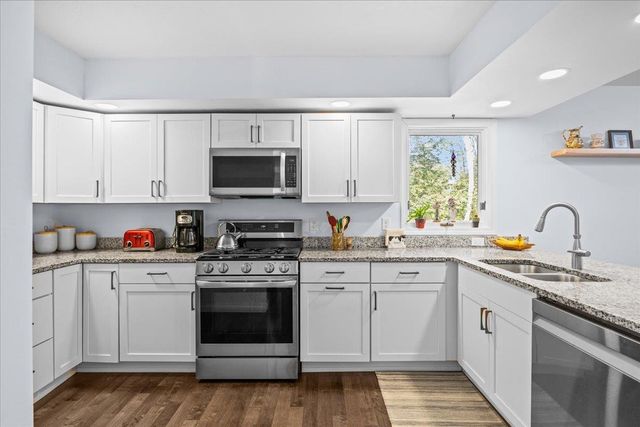 26 Cabot Drive, Essex, VT 05452