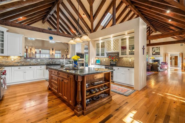 107 Paseo del Conejo, Santa Fe, NM 87506