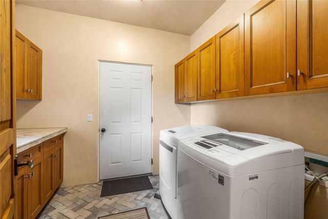 107 Paseo del Conejo, Santa Fe, NM 87506