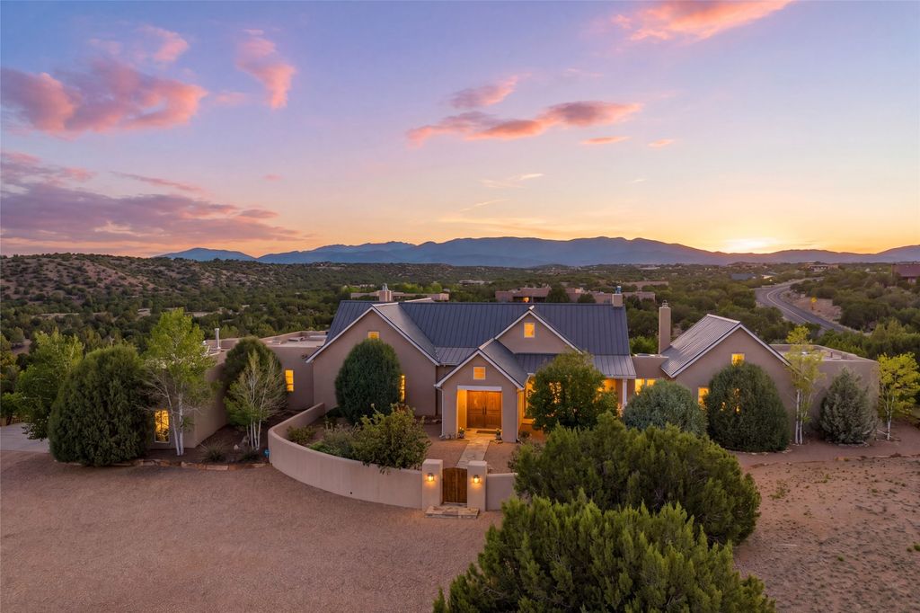 107 Paseo del Conejo, Santa Fe, NM 87506