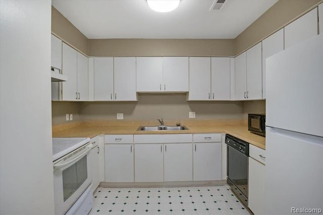 23650 Cottrell Street 18, Clinton Township, MI 48035