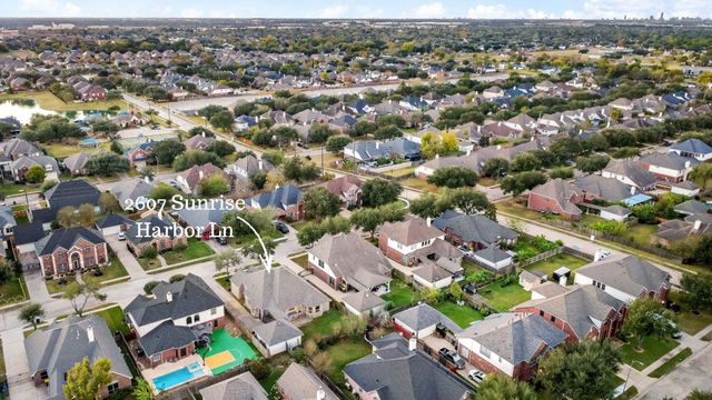 2607 Sunrise Harbor Lane, Pearland, TX 77584