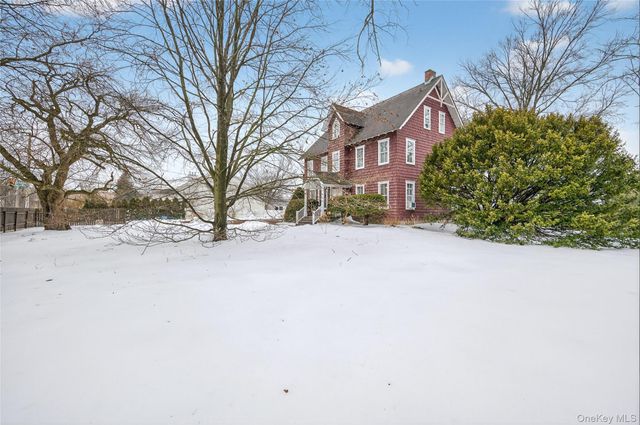 863 Woodbury Road, Woodbury, NY 11797