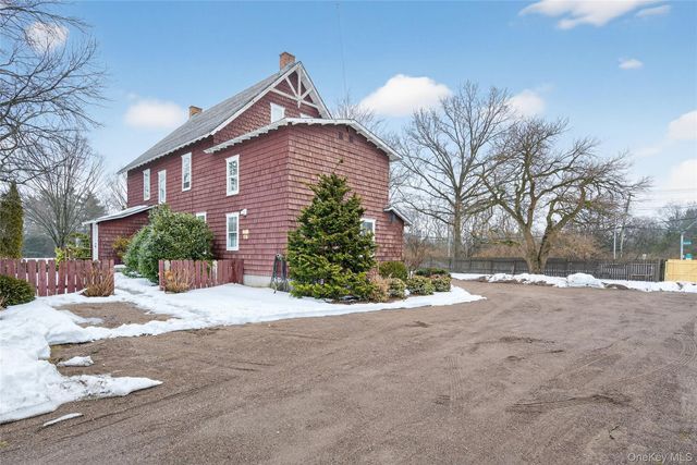 863 Woodbury Road, Woodbury, NY 11797