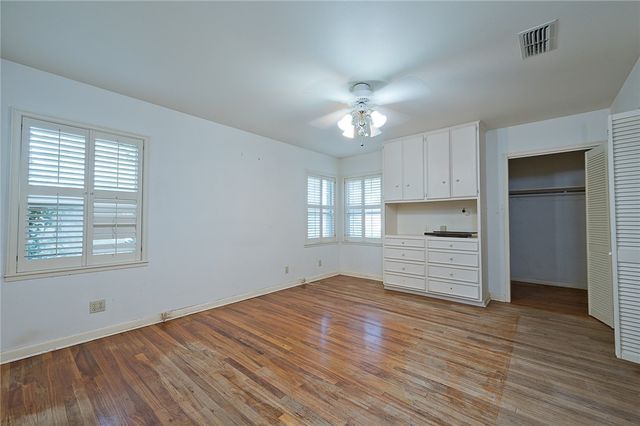 415 Center Dr, Corpus Christi, TX 78411