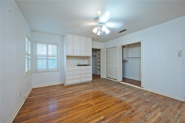 415 Center Dr, Corpus Christi, TX 78411