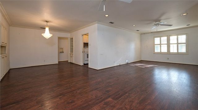 415 Center Dr, Corpus Christi, TX 78411