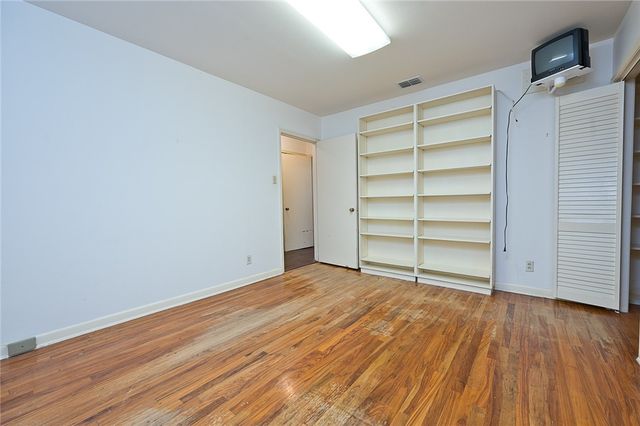 415 Center Dr, Corpus Christi, TX 78411