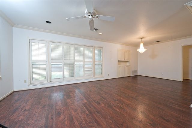 415 Center Dr, Corpus Christi, TX 78411