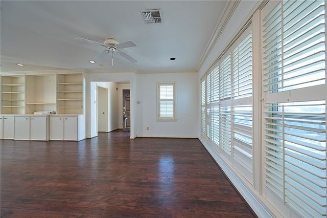 415 Center Dr, Corpus Christi, TX 78411