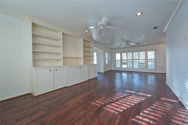 415 Center Dr, Corpus Christi, TX 78411