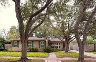 415 Center Dr, Corpus Christi, TX 78411