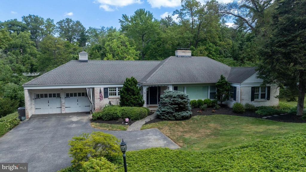 1179 SMALLBROOK LN, York, PA 17403