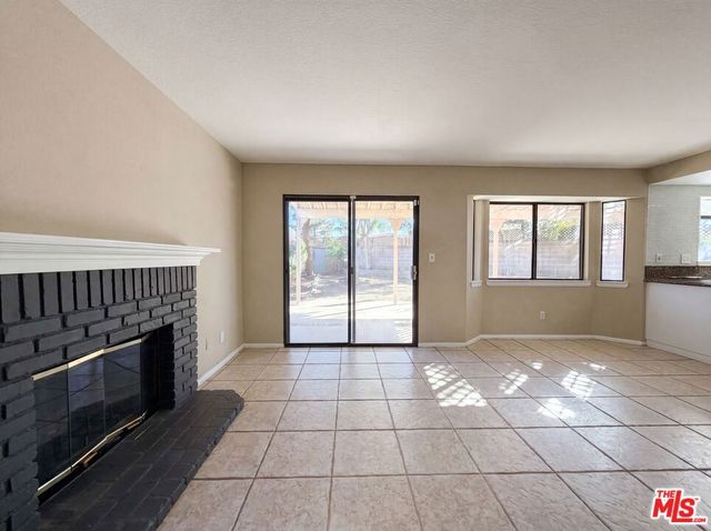3164 Gingerwood Lane, Lancaster, CA 93536