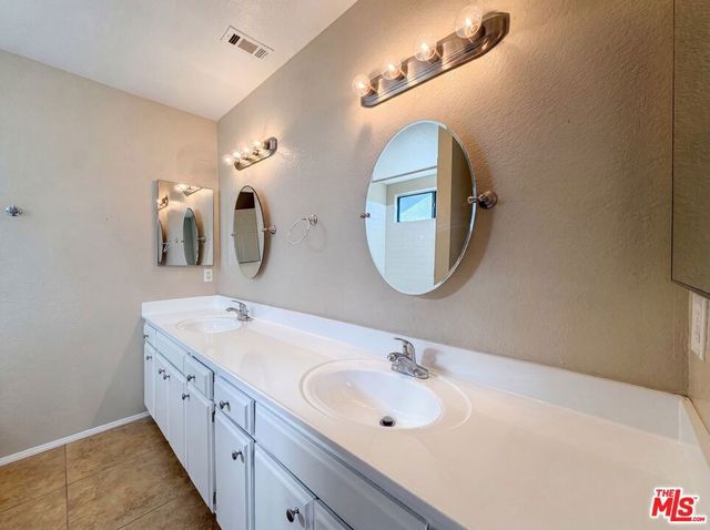 3164 Gingerwood Lane, Lancaster, CA 93536