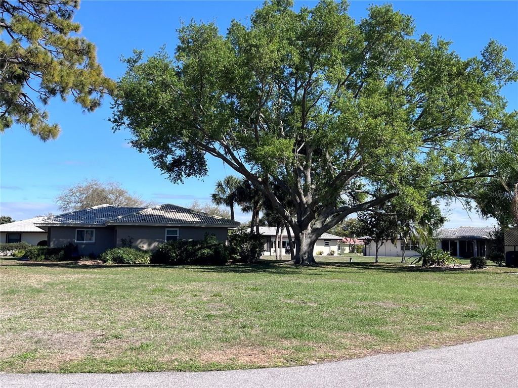 Image 1 of property listing at 618 RUBENS DRIVE 618, Nokomis, FL 34275