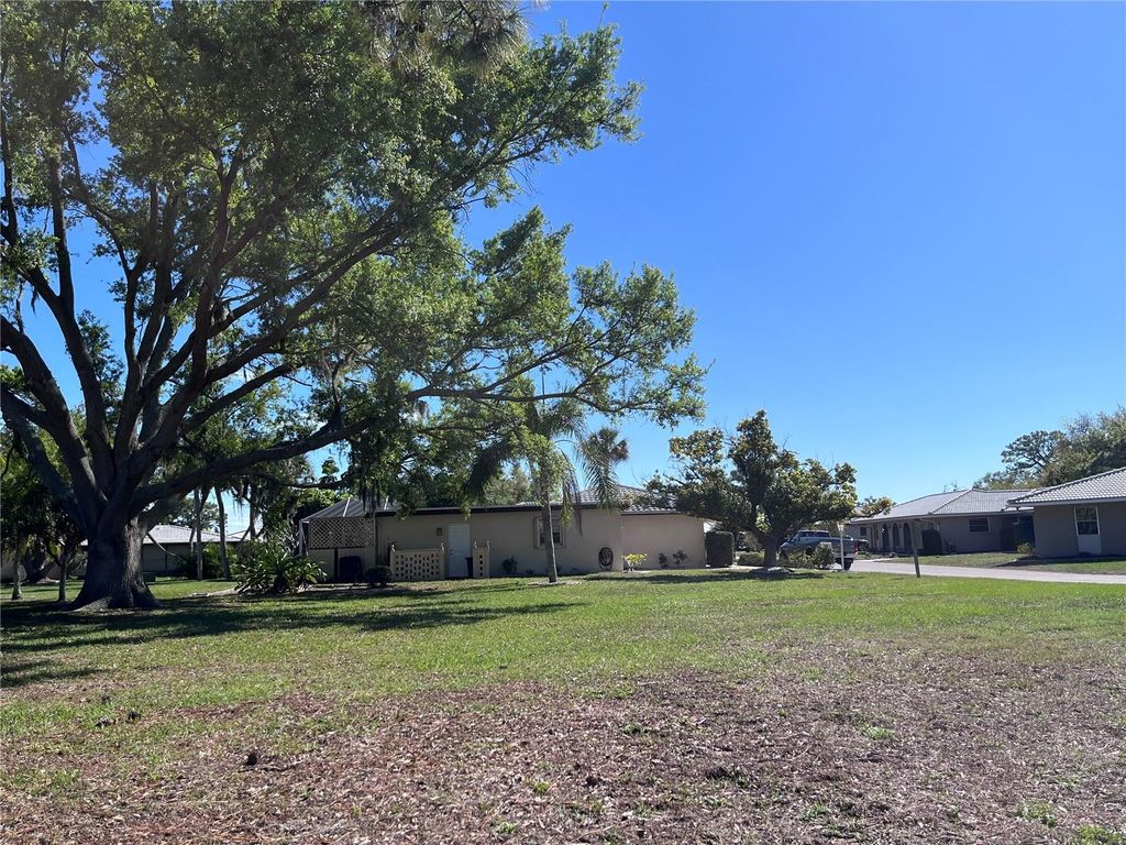 Image 5 of property listing at 618 RUBENS DRIVE 618, Nokomis, FL 34275