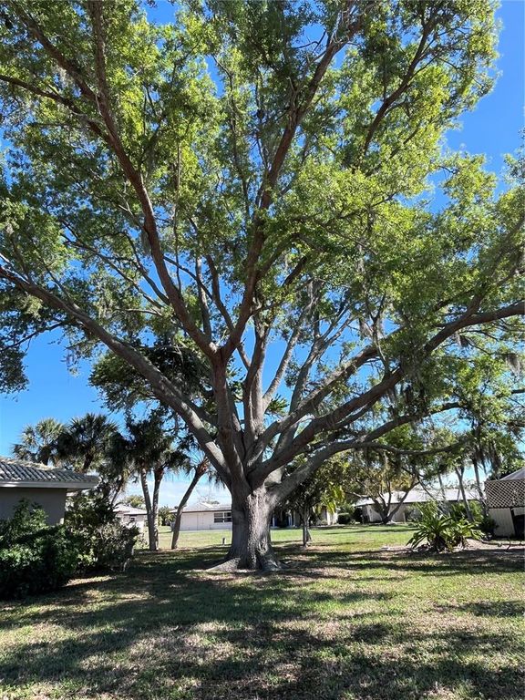 Image 6 of property listing at 618 RUBENS DRIVE 618, Nokomis, FL 34275