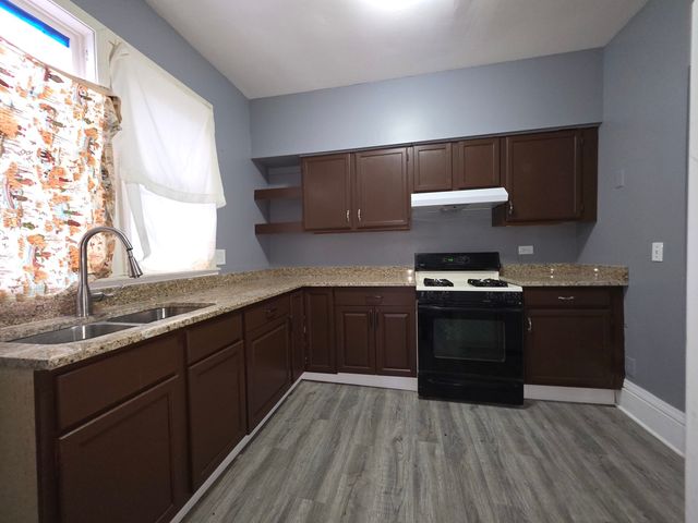 112 W 2nd Street, Belvidere, IL 61008