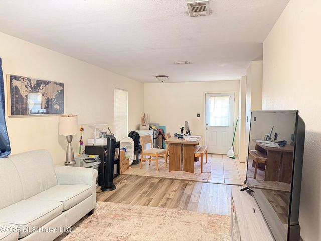 1314 School Avenue, Pascagoula, MS 39567