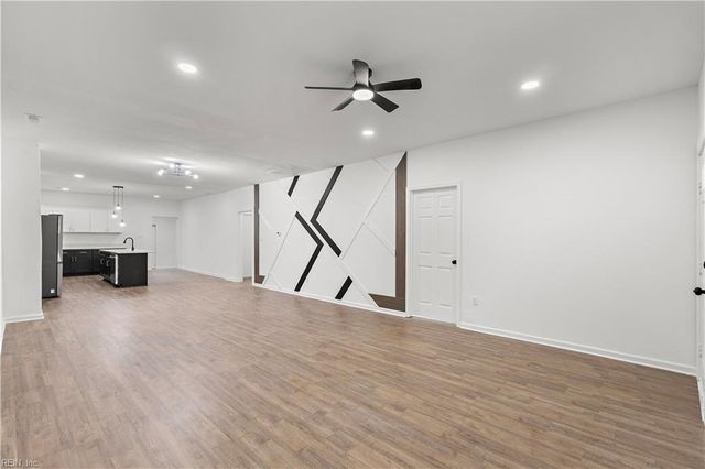 1325 Buckhorn DR, Suffolk, VA 23437