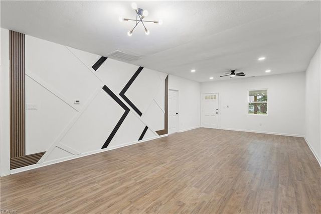 1325 Buckhorn DR, Suffolk, VA 23437