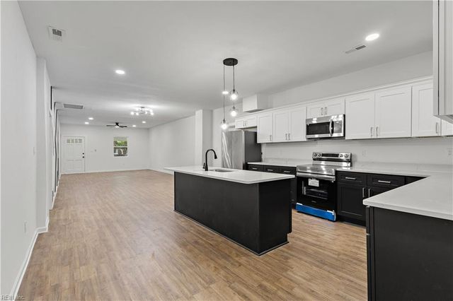1325 Buckhorn DR, Suffolk, VA 23437