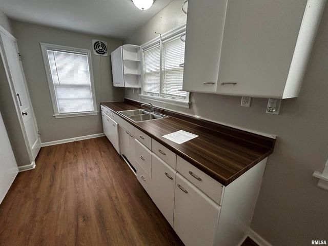 3009 W KRAUSE Avenue, Peoria, IL 61605