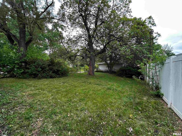 3009 W KRAUSE Avenue, Peoria, IL 61605