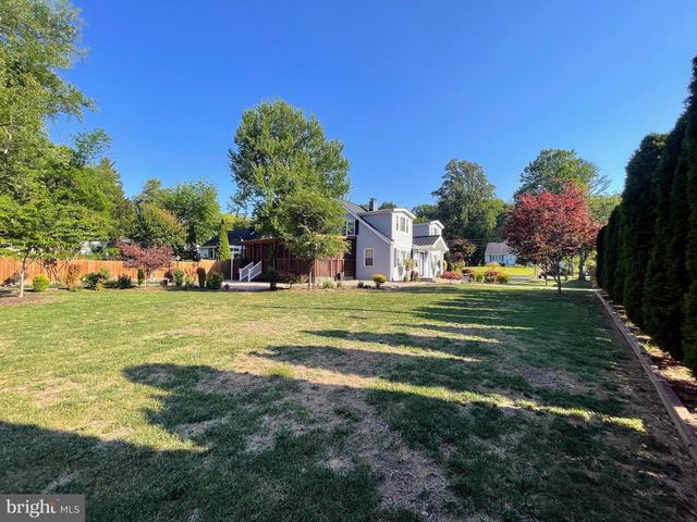 3205 HOLLOWAY RD, Falls Church, VA 22042