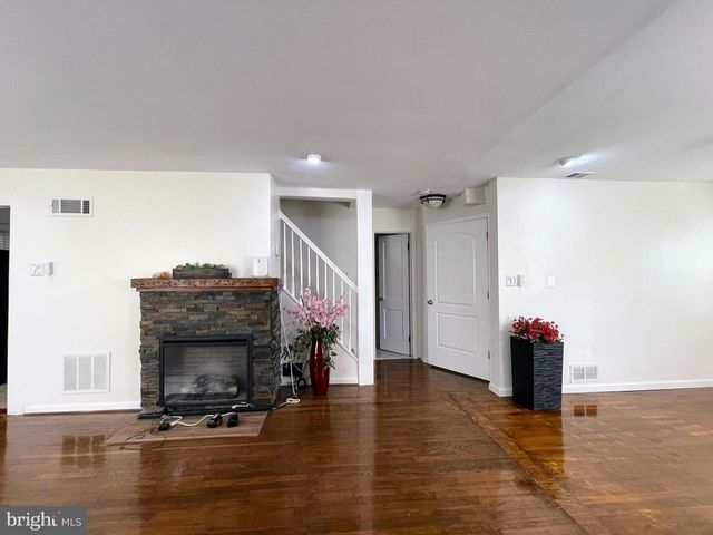 3205 HOLLOWAY RD, Falls Church, VA 22042