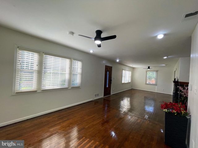 3205 HOLLOWAY RD, Falls Church, VA 22042