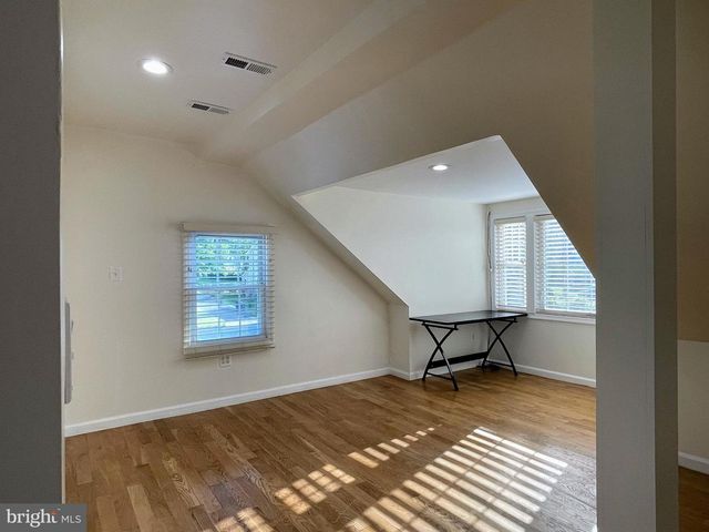3205 HOLLOWAY RD, Falls Church, VA 22042
