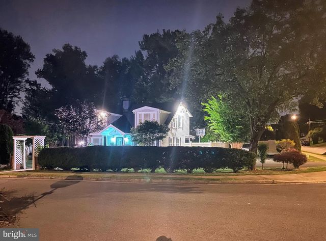 3205 HOLLOWAY RD, Falls Church, VA 22042