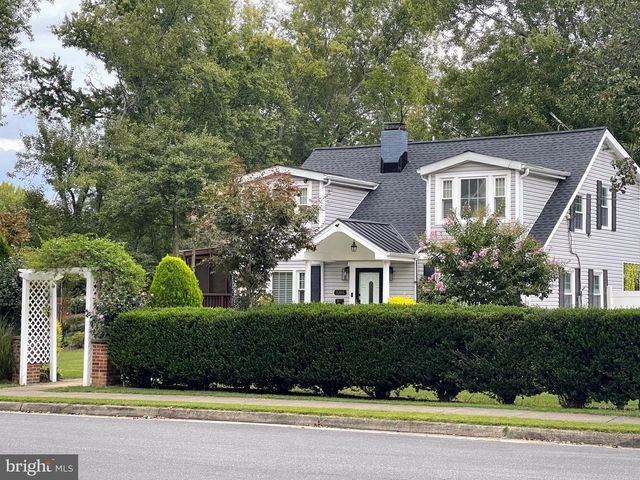 3205 HOLLOWAY RD, Falls Church, VA 22042