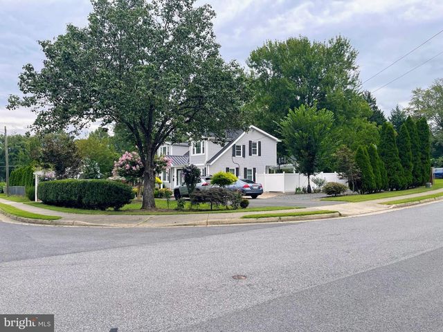 3205 HOLLOWAY RD, Falls Church, VA 22042