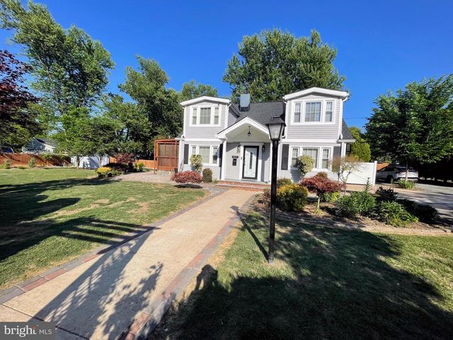 3205 HOLLOWAY RD, Falls Church, VA 22042